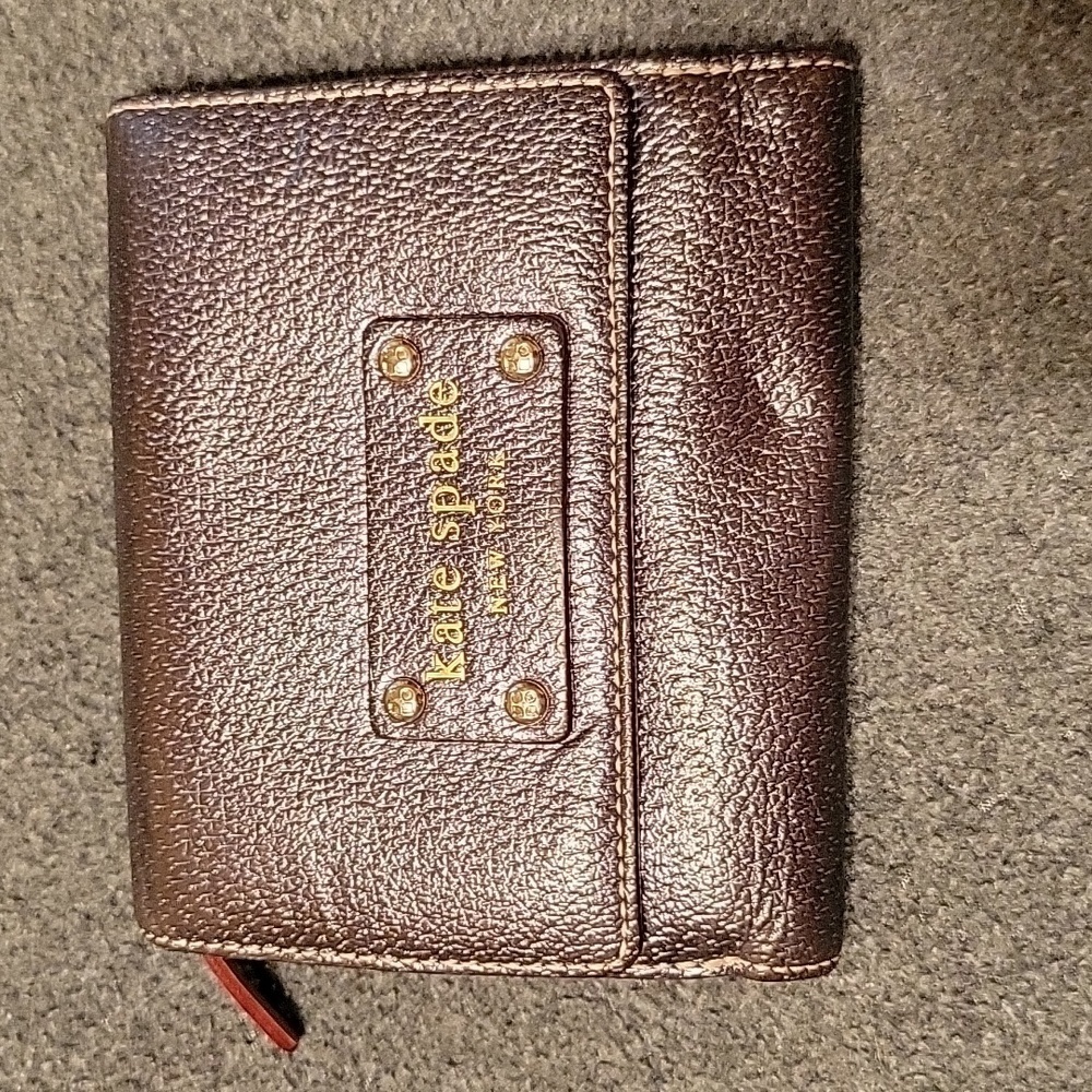 Small Kate Spade wallet snap & zipper closure...sew pictures for condition